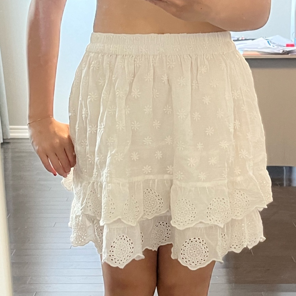WHITE skirt